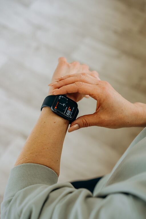 How to Use a Smartwatch to Track Daily Movement